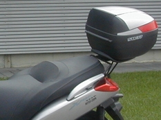 Držák horního kufru SHAD Y0XM25ST pro moto Yamaha X-MAX 125 / 250 roky 2005-2009