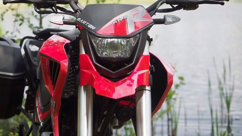 Motocykl Barton motors Hyper 125cc 4t Červená-černá s kufry